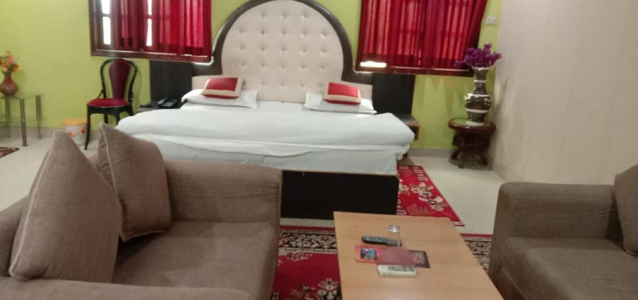 Jaya Palace Hotel By Wb Inn Dhaulpur Exterior photo